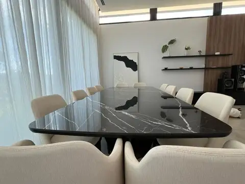 CASA EN VENTA 5 AMBIENTES PRADOS DEL OESTE