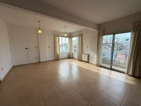 Departamento en Zarate con un dormitorio, balcon y cochera en venta