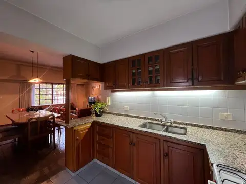 PH TIPO CASA en Venta con Cochera Cubierta, Terraza, Patio y Balcon