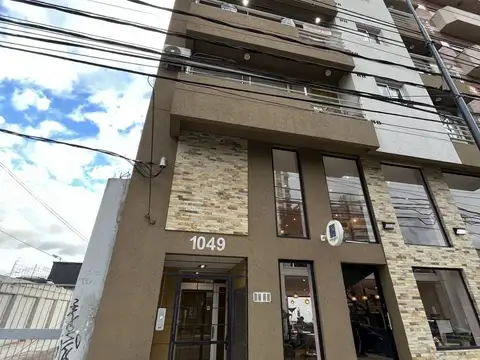 Paunero 1000, Piso 1