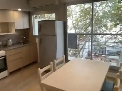 Se vende hermoso depto de 2 amb en Palermo con balcón al frente y pileta.
