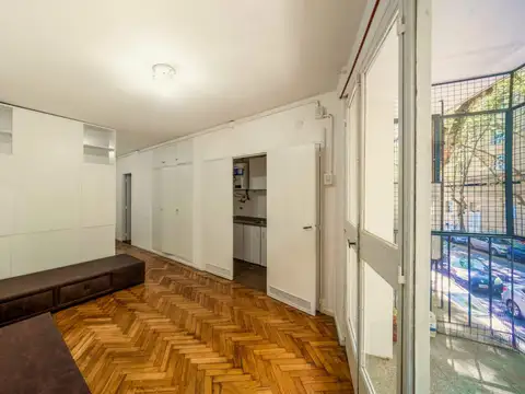 Monoambiente con balcón en alquiler temporario en Almagro