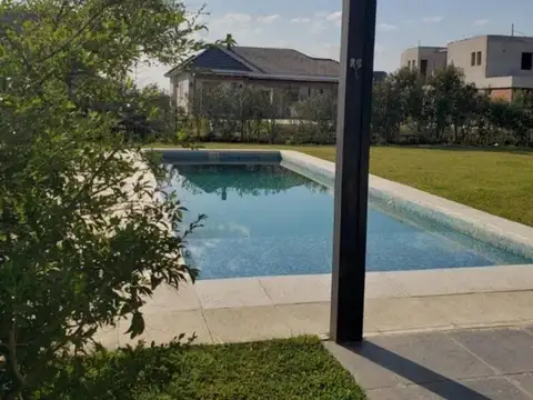 Casa en Alquiler en Puertos - Barrio Ceibos, USD 1.800