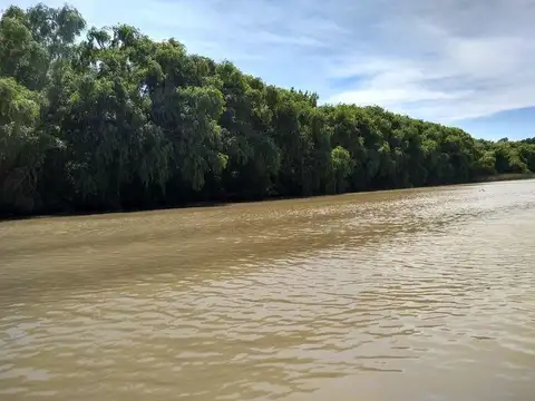 Rio / Arroyo Canal del Este 384 m. de frente. 100