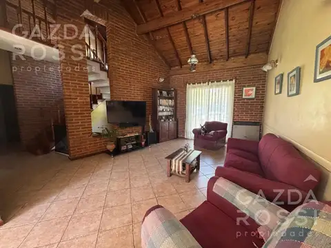 Casa en Venta con 2 cocheras