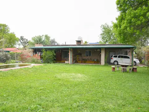 Venta de Casa con amplio parque en Santa Clara Coronel Domínguez