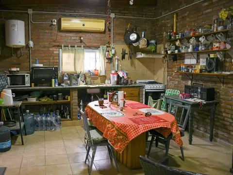 Venta de Casa con amplio parque en Santa Clara Coronel Domínguez