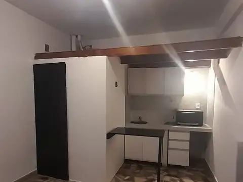 BARBARO FARIAS ALQUILA MONO AMB.