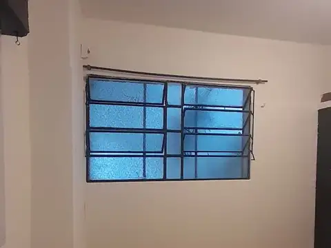 BARBARO FARIAS ALQUILA MONO AMB.