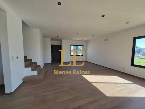 Casa en Venta en Pilar del Este. Santa Elisa