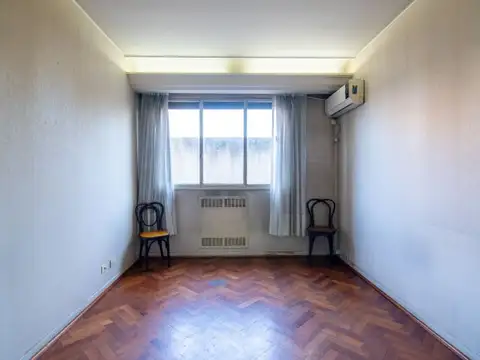 Avenida San Juan 1300 , Piso 1