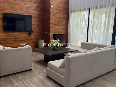 Casa en Alquiler de 4 dormitorios