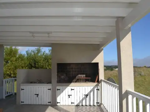 Casa 8 ambientes con 3 baños
