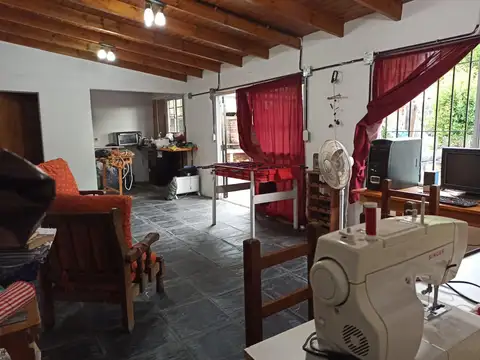 Casa en Venta con 3 cocheras