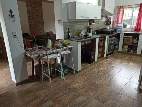 Casa 6 ambientes con 3 baños