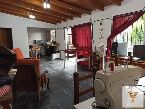 Casa en Venta con 3 cocheras