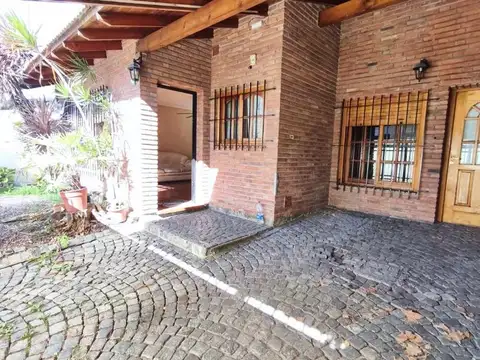VENTA CASA EN LOTE PROPIO, TRES AMBIENTES,  VILLA BALLESTER