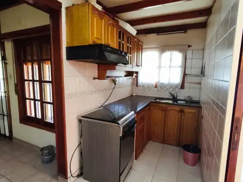 VENTA CASA EN LOTE PROPIO, TRES AMBIENTES,  VILLA BALLESTER