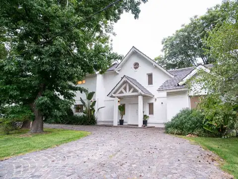 MAYLING PILAR CASA CON PILETA 4 DORMIT EN VENTA