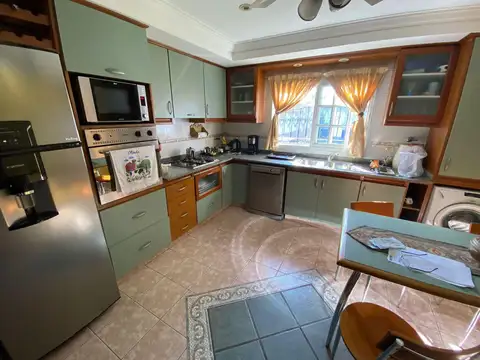 Casa 6 ambientes con 3 baños