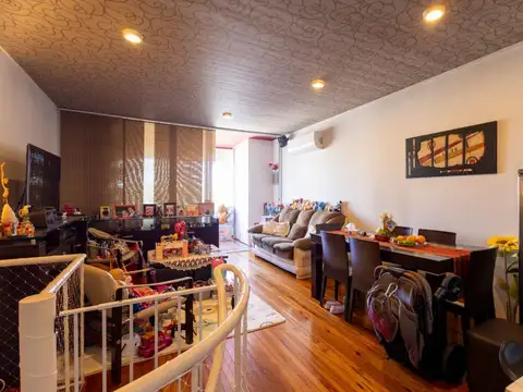 Depto 2 amb duplex FRENTE + COCHERA en La Calabria