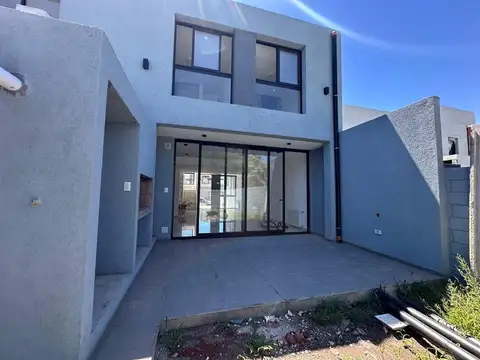 Casa en Venta en La Calandria, USD 190.000