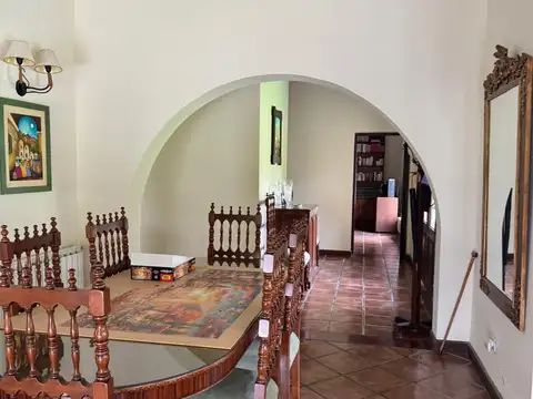 Casa 6 ambientes con 2 baños