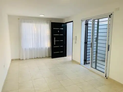 Depto Tipo Casa en Alquiler de 2 ambientes