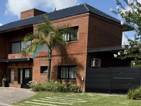 Casa Chalet  en Venta en Acacias Blancas, Maquinista F. Savio, Escobar