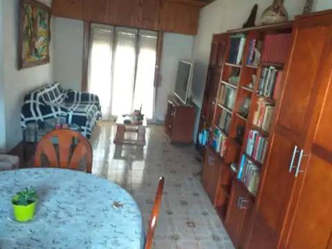 Casa 5 ambientes con 1 baño