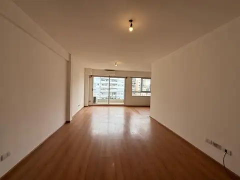 Monambiente Divisible  en ele  de 47 m2 al contrafrente con Balcon