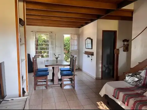 Casa 6 ambientes con 1 baño