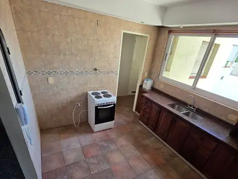 AMPLIO DEPARTAMENTO 3 AMB. CON DEPENDENCIA - MUY LUMINOSO - LAVADERO