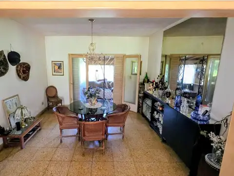 CASA QUINTA EN VENTA EN MONTE GRANDE CON PILETA