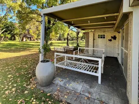 Casa en Venta con 2 cocheras