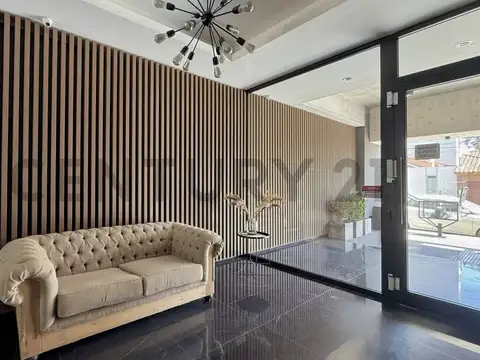 Hipólito Yrigoyen 4400, Piso 8