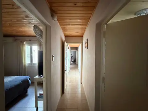 RE/MAX VENDE CASA/ 3 DORMI/ 2 BAÑOS/ COCHERA