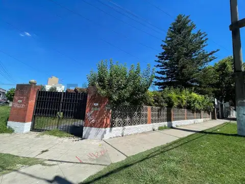 J. IRIGOIN 1000, Piso 0