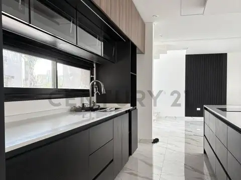 Casa 4 ambientes con 3 baños