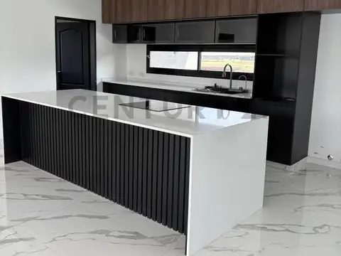 Casa en Venta con 4 cocheras