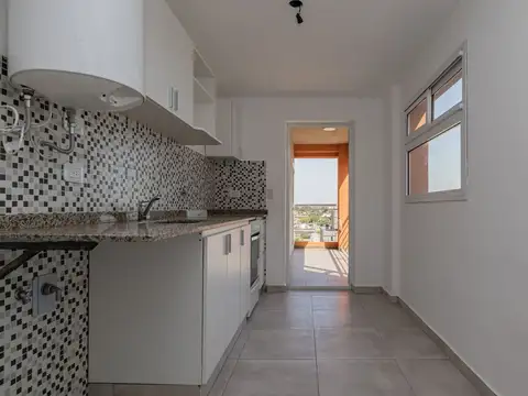 VENTA DEPARTAMENTO TRES AMBIENTES CASEROS CENTRO