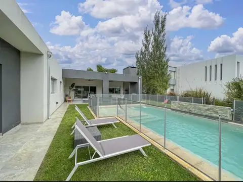 KENTUCKY VENTA/ALQUILER  DE CASA 4 DORMITORIOS EN FUNES - ROSARIO