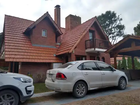 Casa 6 ambientes con 3 baños