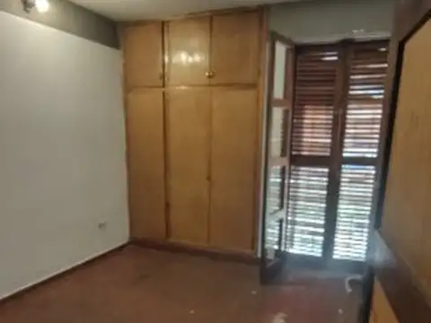 Casa 6 ambientes con 2 baños