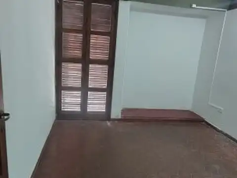 Casa en Alquiler con 1 cochera