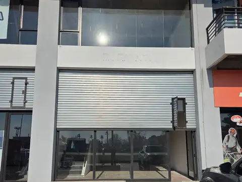 LOCAL DE 2 PLANTAS EN LOMA VERDE, COLECTORA EN EXCELENTE ESTADO