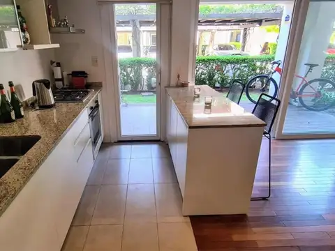 VENTA DEPARTAMENTO EN CENTRO DE LOMAS DE ZAMORA CON JARDIN