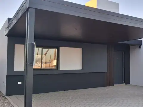 SE VENDE CASA 2D. ¡A ESTRENAR! COCHERA DOBLE. ENTREGA MAYO.