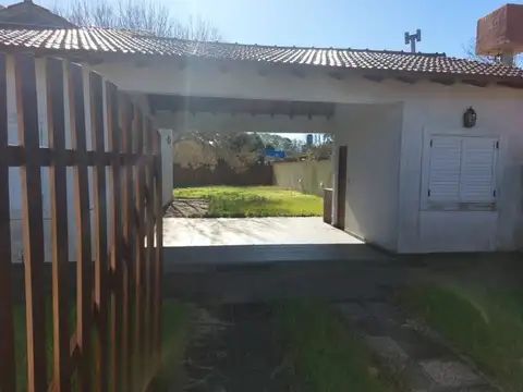 Casa 6 ambientes con 2 baños