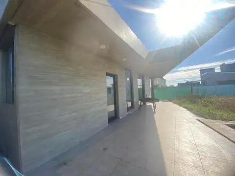 Casa 2 ambientes con 1 baño